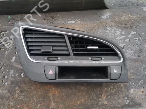 Used Air vent PEUGEOT 5008 (0U_, 0E_) 1.6 HDi (110 hp) 29810937