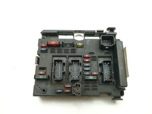 Used Fuse box Fuse box 37584666 37584666