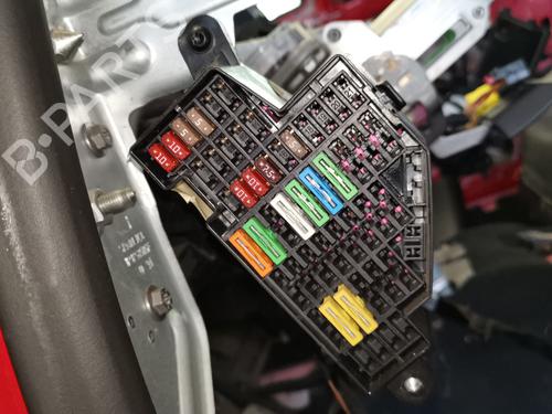Used Fuse box Fuse box SEAT LEON (1P1) 2.0 TDI (140 hp) 40217911 40217911
