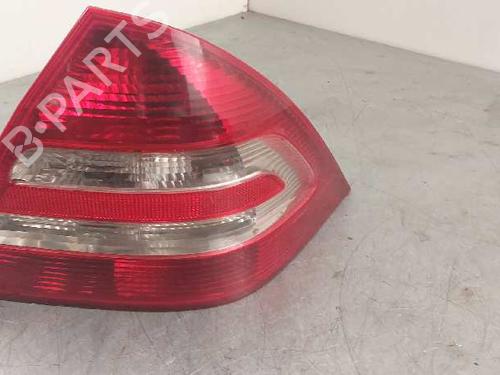 Used Right taillight MERCEDES-BENZ C-CLASS (W203) C 220 CDI (203.008) (150 hp) 28989078