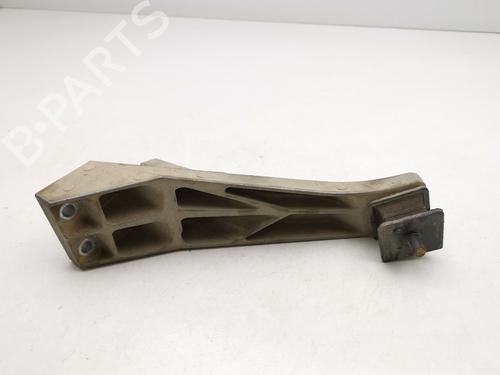 Used Engine mount Engine mount SUZUKI JIMNY Closed Off-Road Vehicle (A6G) 1.5 AllGrip (JB74W, JB74V, A6G415) (102 hp) 39944030 39944030