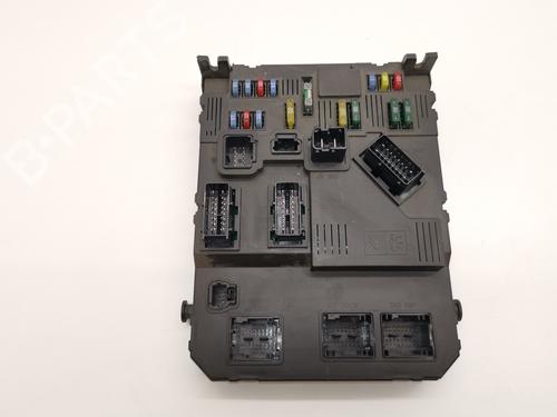 Used Fuse box PEUGEOT 407 (6D_) 2.0 (6DRFNB, 6DRFNE) (136 hp) 28977533