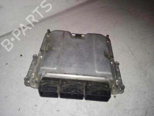 Used Engine control unit (ECU) NISSAN INTERSTAR Van (X70) dCI 90 (90 hp) 28998439