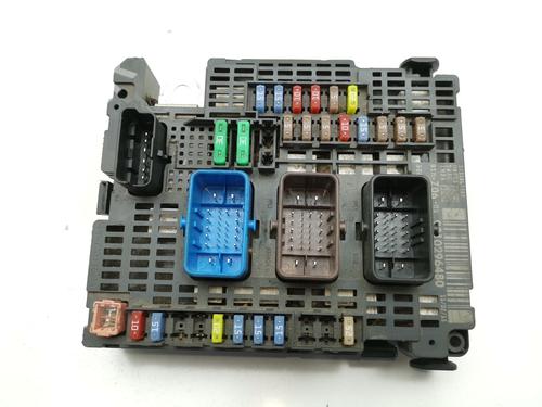 Used Fuse box Fuse box 39442443 39442443