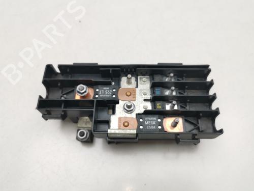 Used Fuse box Fuse box 39438828 39438828