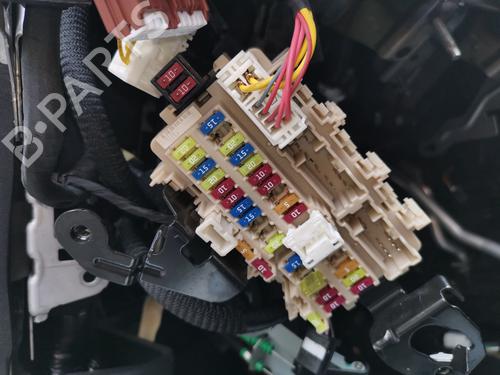 Zekeringkast RENAULT KADJAR (HA_, HL_) 1.5 dCi 110 (HLA3) (110 hp) 28989407