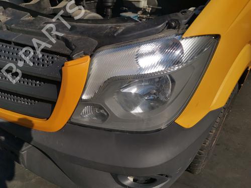 Used Left headlight MERCEDES-BENZ SPRINTER 3-t Van (B906) [2006-2018]  28995311