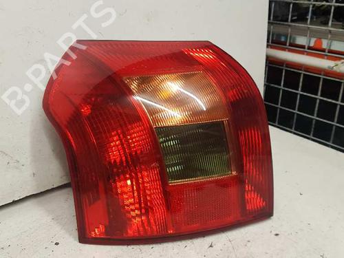 Venstre baglygte TOYOTA COROLLA (_E12_) 1.6 VVT-i (ZZE121_, ZZE121R) (110 hp) 28983017