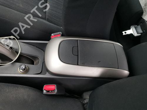 Used Armrest / Center console TOYOTA AURIS (_E18_) 1.4 D-4D (NDE180_, NDE180R) (90 hp) 28985273