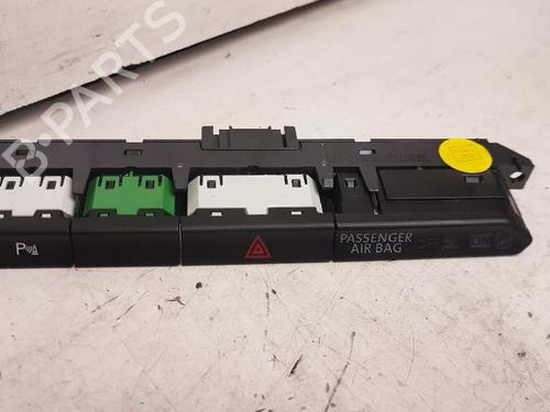 Bouton de warning VW PASSAT B8 (3G2, CB2) [2014-2025]  28981446