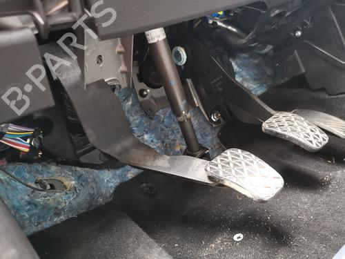 Used Clutch pedal Clutch pedal FORD TOURNEO COURIER B460 MPV 1.0 EcoBoost (100 hp) 40216451 40216451