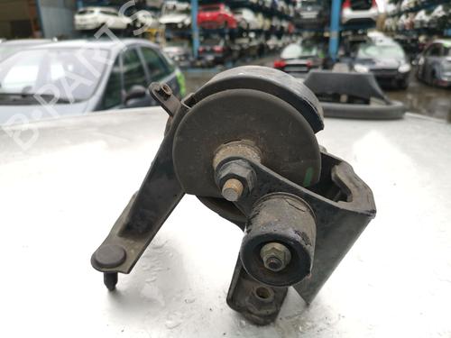 Used Engine mount TOYOTA AURIS (_E18_) 1.4 D-4D (NDE180_, NDE180R) (90 hp) 28985264