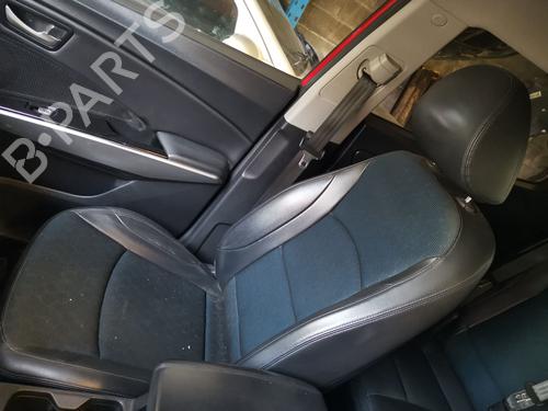 right-front-seat-ssangyong-tivoli-2015-36113834 main image