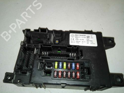 Used Fuse box FIAT GRANDE PUNTO (199_) 1.3 D Multijet (75 hp) 28987317