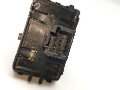 right-front-window-switch-renault-megane-iv-hatchback-b9amn_-2015-31651902 main image