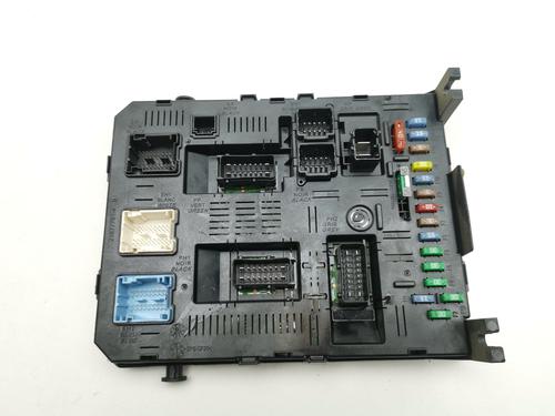 Zekeringkast PEUGEOT 307 (3A/C) 1.6 HDi (90 hp) 28983137