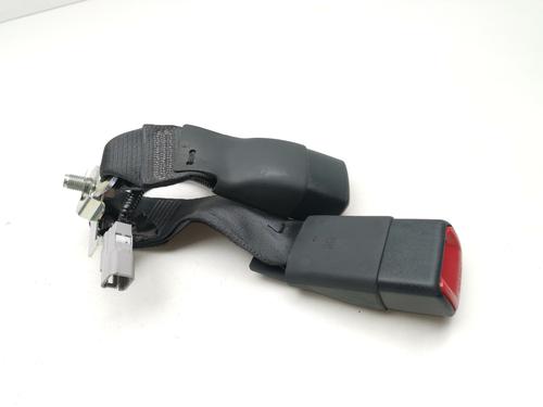 Used Seat buckle TOYOTA YARIS (_P13_) 1.5 Hybrid (NHP130_, NHP130) (101 hp) 29810945