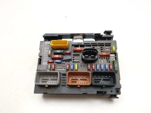 Used Fuse box Fuse box 39441642 39441642