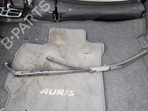 Used Front windshield wiper arm TOYOTA AURIS (_E18_) 1.4 D-4D (NDE180_, NDE180R) (90 hp) 28978203