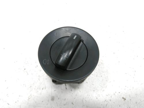 Used Headlight switch VW POLO IV (9N_, 9A_) 1.4 TDI (75 hp) 30989007