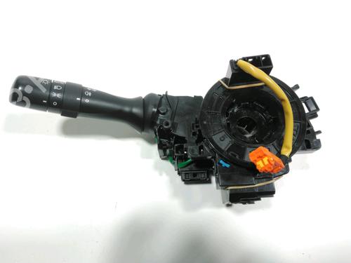 Used Headlight switch TOYOTA YARIS (_P13_) 1.0 (KSP130_, KSP130) (69 hp) 28228557