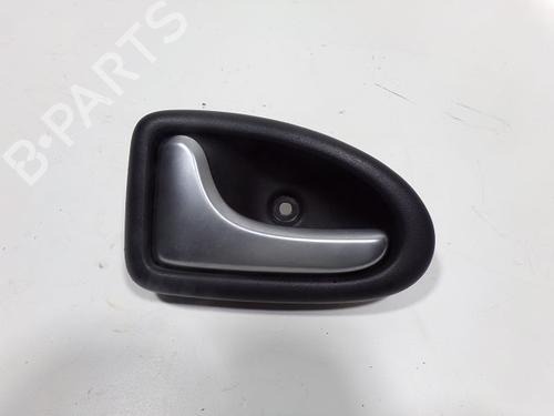 Venstre bagtil invendig håndtag RENAULT CLIO II (BB_, CB_) 1.2 (BB0A, BB0F, BB10, BB1K, BB28, BB2D, BB2H, CB0A,... (58 hp) 28252570