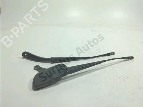 Used Front windshield wiper arm Front windshield wiper arm MERCEDES-BENZ GLA-CLASS (X156) GLA 220 CDI 4-matic (156.905) (170 hp) 36519518 36519518