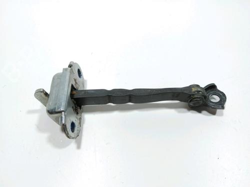 Used Hinge/Door check strap TOYOTA YARIS (_P13_) 1.5 Hybrid (NHP130_, NHP130) (101 hp) 28248715