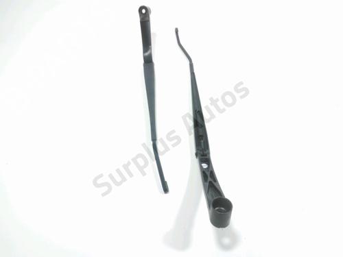 Used Front windshield wiper arm RENAULT KADJAR (HA_, HL_) 1.5 dCi 110 (HLA3) (110 hp) 28272111