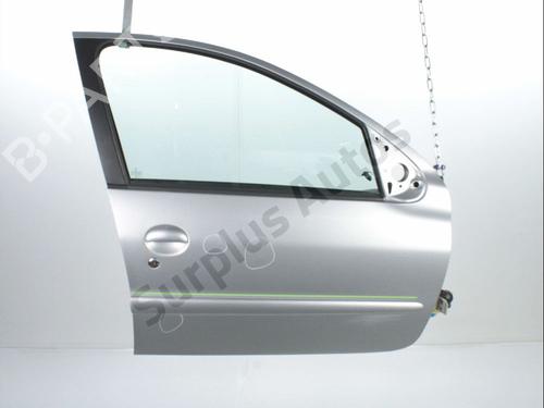 Dør høyre foran PEUGEOT 206 Hatchback (2A/C) 1.4 i (75 hp) 28243844