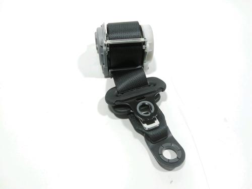 rear-left-seatbelt-toyota-aygo-_b4_-2014-28233834 main image