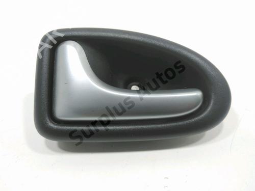 Maneta interior trasera izquierda RENAULT CLIO II (BB_, CB_) 1.5 dCi (B/CB3M) (64 hp) 32311215