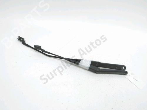 Used Front windshield wiper arm FORD FIESTA VI (CB1, CCN) 1.4 TDCi (68 hp) 31007896