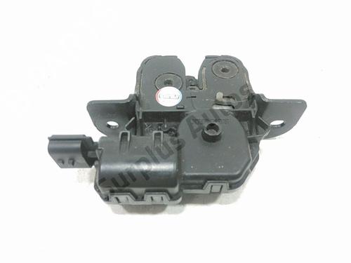 Used Tailgate lock Tailgate lock RENAULT MEGANE III Grandtour (KZ0/1) 1.5 dCi (KZ09, KZ0D, KZ1G, KZ29, KZ14, KZ1W, KZ10, KZ1F,... (110 hp) 39737615 39737615