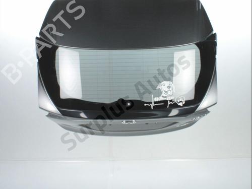 tailgate-infiniti-q30-2015-29145468 main image