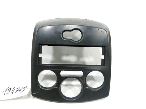 Used Middle console RENAULT CLIO III (BR0/1, CR0/1) 1.5 dCi (C/BR0G, C/BR1G) (68 hp) 30991875