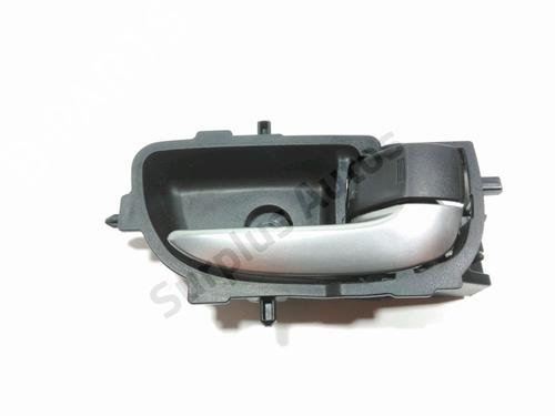 Used Front right interior door handle TOYOTA YARIS (_P13_) 1.5 Hybrid (NHP130_, NHP130) (101 hp) 28242872
