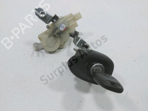 Commutateur TOYOTA YARIS (_P9_) 1.4 D-4D (NLP90_, NLP90R) (90 hp) 31001374