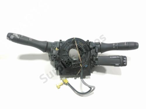 steering-wheel-controls-renault-arkana-i-lcm_-ldn_-2019-37766624 main image