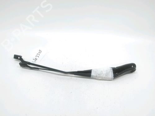 Used Front windshield wiper arm VOLVO V70 III (135) 2.4 D (163 hp) 31007842