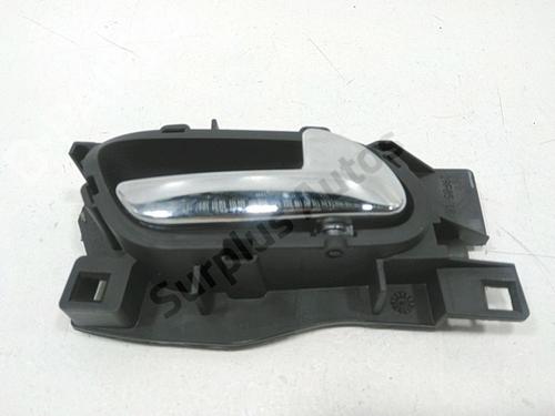 Used Front right interior door handle Front right interior door handle PEUGEOT 407 (6D_) 2.0 HDi 135 (6DRHRH, 6DRHRE, 6DRHRG, 6DRHRJ) (136 hp) 40252086 40252086