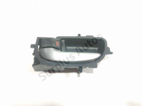 Used Front left interior door handle Front left interior door handle TOYOTA YARIS (_P13_) 1.5 Hybrid (NHP130_, NHP130) (101 hp) 28243328 28243328