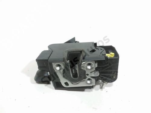 front-left-lock-dacia-sandero-iii-2021-28248423 main image