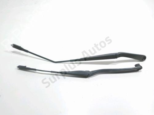 Used Front windshield wiper arm NISSAN JUKE (F15) 1.2 DIG-T (115 hp) 30828743