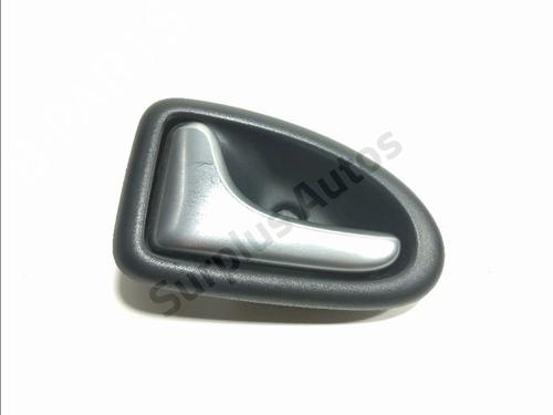 Maneta interior delantera derecha Maneta interior delantera derecha RENAULT CLIO II (BB_, CB_) 1.2 (BB0A, BB0F, BB10, BB1K, BB28, BB2D, BB2H, CB0A,... (58 hp) 37628177 37628177