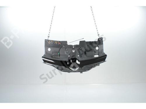 Used Grille RENAULT MEGANE IV Hatchback (B9A/M/N_) 1.6 dCi 130 (B9A4) (130 hp) 28235624