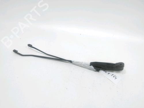 Used Front windshield wiper arm RENAULT CLIO II (BB_, CB_) 1.2 (BB0A, BB0F, BB10, BB1K, BB28, BB2D, BB2H, CB0A,... (58 hp) 31007818
