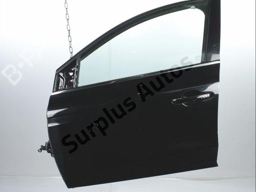 left-front-door-renault-megane-iv-hatchback-b9amn_-2015-40213735 main image