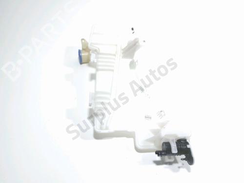 Used Windscreen washer tank PEUGEOT 3008 II SUV (MC_, MR_, MJ_, M4_) 1.5 BlueHDi 130 (131 hp) 31636134