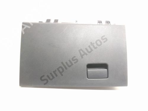 Used Glove box Glove box TOYOTA COROLLA Hatchback (_E21_, _EA1_, _EH1_) 1.8 Hybrid (ZWE211, ZWE219) (122 hp) 40059532 40059532